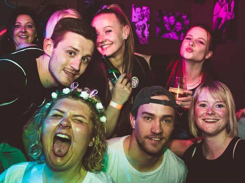 Billet Berlin : Tournée privée des bars avec guide et shots gratuits