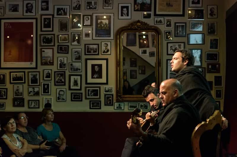 Billet Coimbra : spectacle de fado en direct avec un verre de vin de Porto