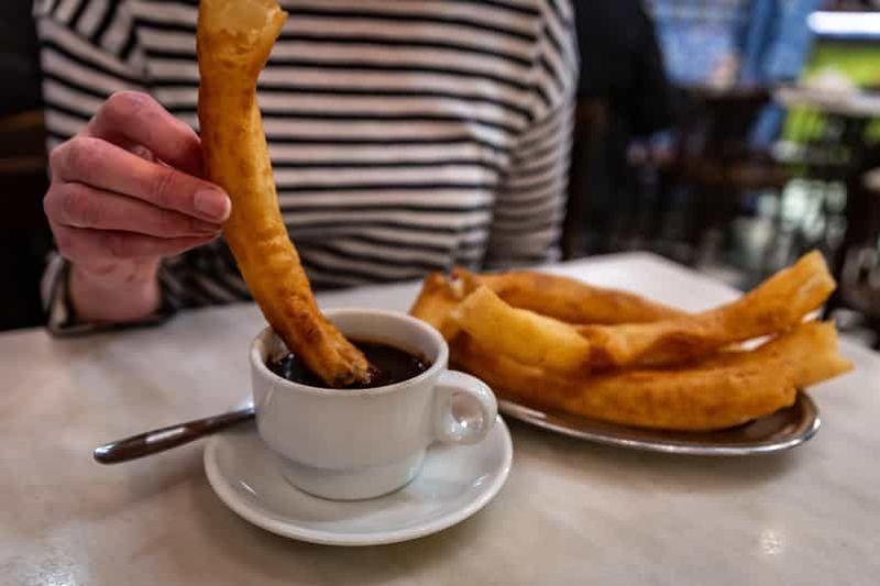 Billet Séville : visite culinaire avec 10 dégustations de tapas, jambon et churros