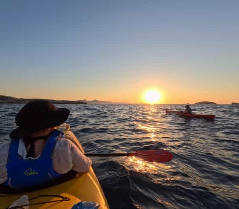 Billet Milos : Excursions romantiques semi-privées en kayak au coucher du soleil