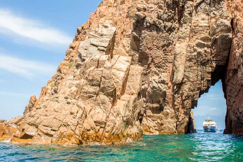 Billet Depuis Ota : sortie en bateau écologique dans la réserve de Scandola