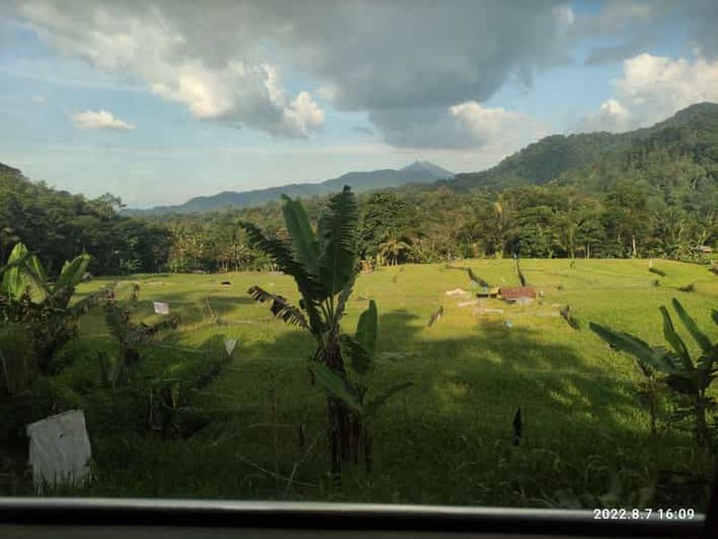 Billet Jakarta : Volcan actif, chute d'eau et beau village local