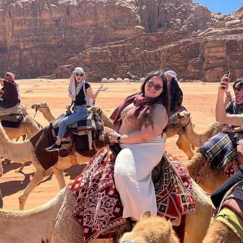 Billet Wadi Rum : excursion d'une demi-journée en chameau et en Jeep 4x4