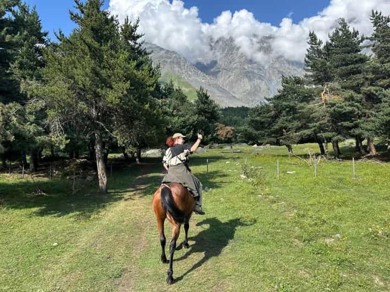 Billet Kazbegi : Excursion à cheval au coucher du soleil à partir de Rooms Hotel Kazbegi