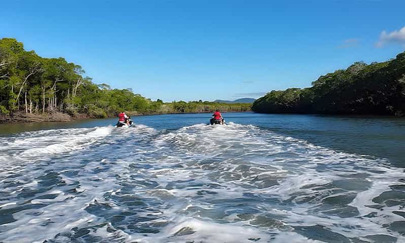 Billet Cairns : excursion d'une heure en jetski à la recherche de crocodiles