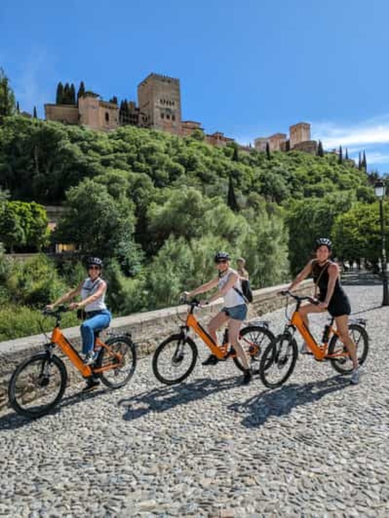Billet Les temps forts de Grenade à vélo électrique : Albaicín et Sacromonte