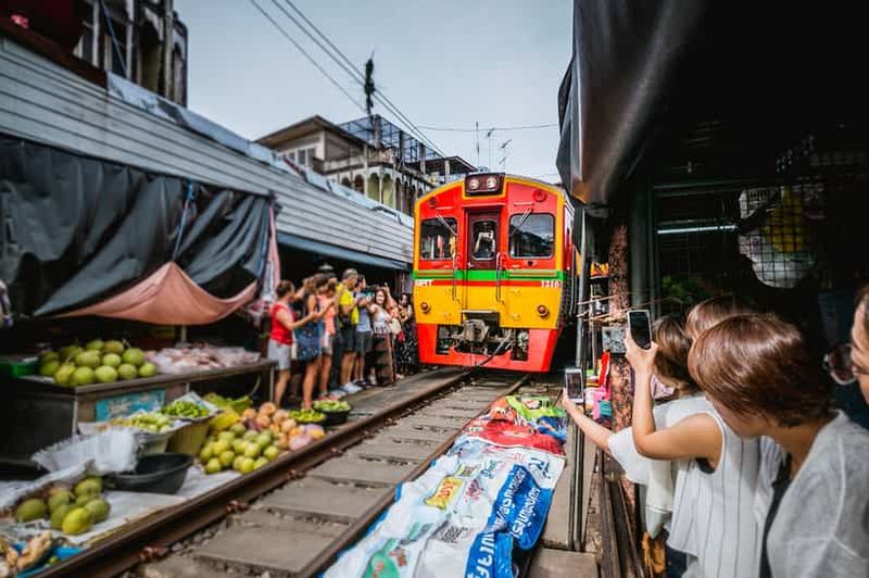 Billet Depuis Bangkok : Location de voiture privée jusqu'au marché ferroviaire de Maeklong