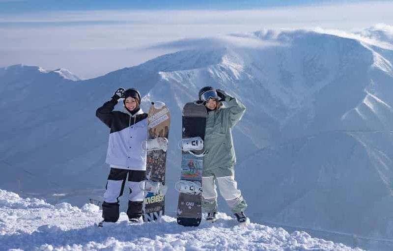 Billet Depuis Tokyo : excursion d'une journée à la station de ski de Naeba avec forfait remontées mécaniques