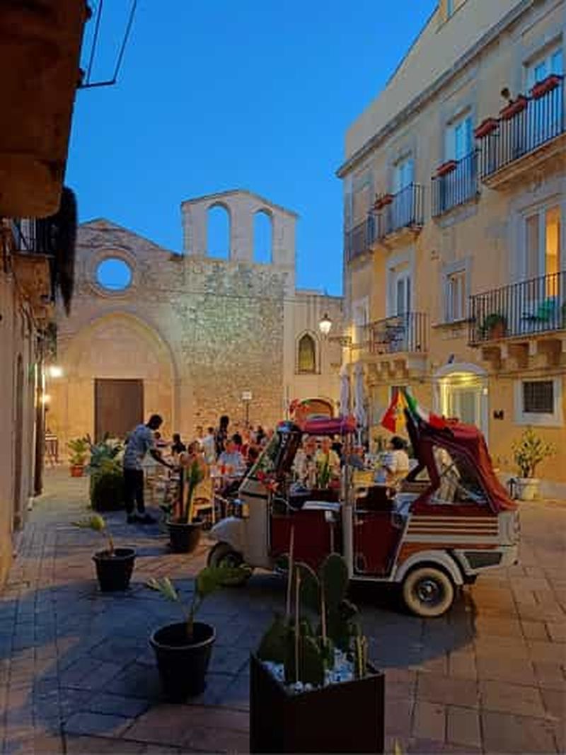 Billet Syracuse en tuk-tuk : histoire, panoramas et le meilleur cannolo de la ville