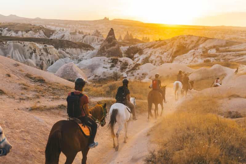 Billet Cappadoce : Randonnée à cheval au coucher du soleil ou en journée