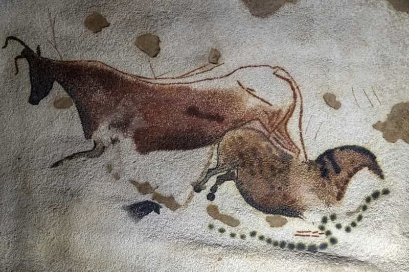 Billet Au départ de Sarlat : visite d'une demi-journée à Lascaux IV en mode "coupe-file".
