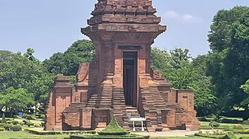 Billet Depuis le port de Surabaya : Croisière archéologique à Trowulan