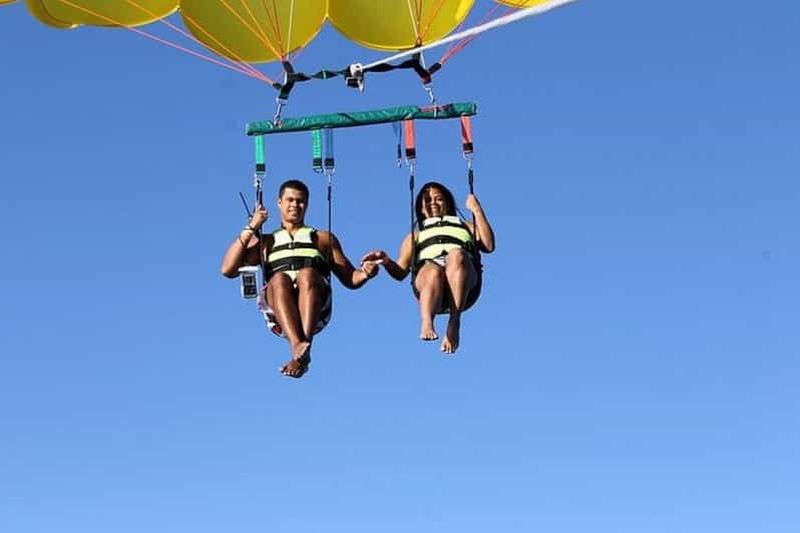 Billet Excursion combinée à Cancún : plongée avec tuba sur 4 récifs et parachute ascensionnel