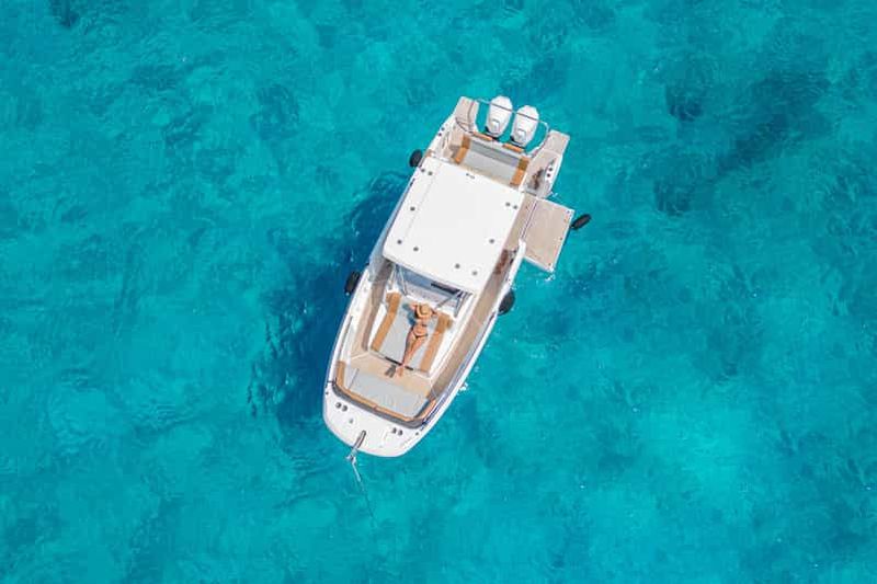 Billet Cagliari : Excursion en bateau à moteur de luxe avec 3 arrêts baignade et vin