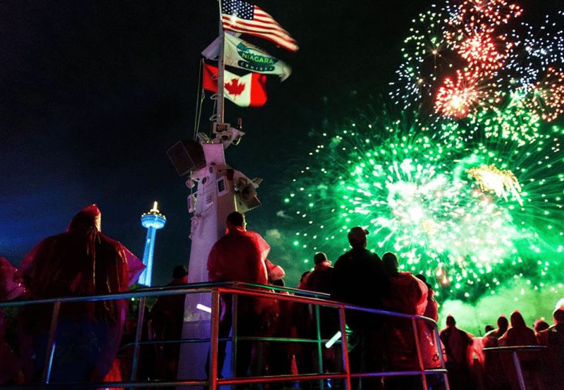 Billet Chutes du Niagara, Canada : Croisière feux d'artifice en soirée