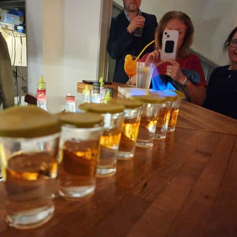 Billet Budapest : visite guidée nocturne du quartier juif avec boissons