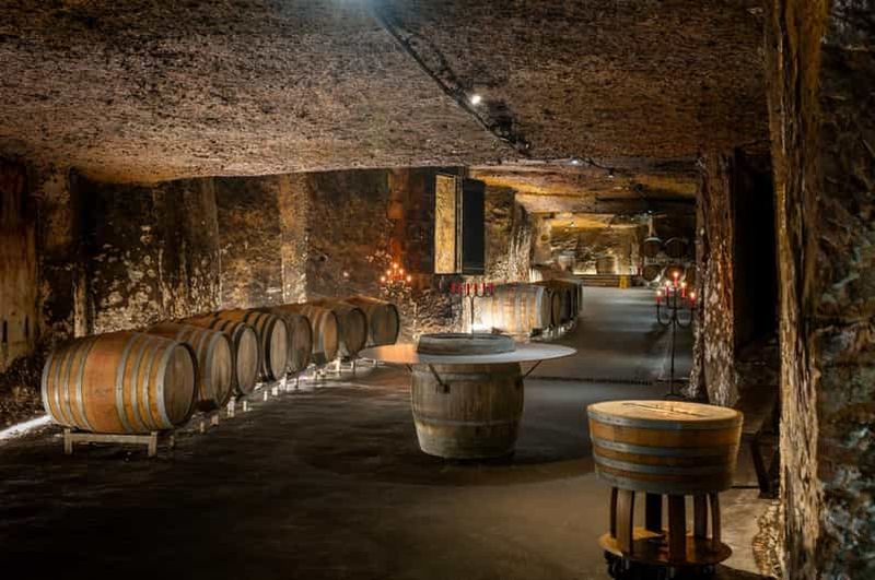 Billet Chinon - dégustation dans nos caves de nos vins avec charcuterie et fromage