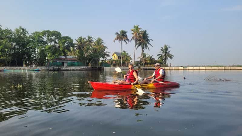 Billet Excursion d'une demi-journée en kayak dans un village au bord des eaux calmes du Kerala (Kumarakom)