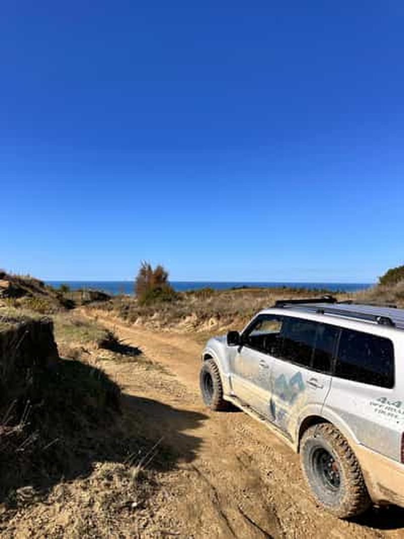 Billet Depuis Tirana/Durrës : visite du cap Rodon en 4x4 et du domaine viticole Duka