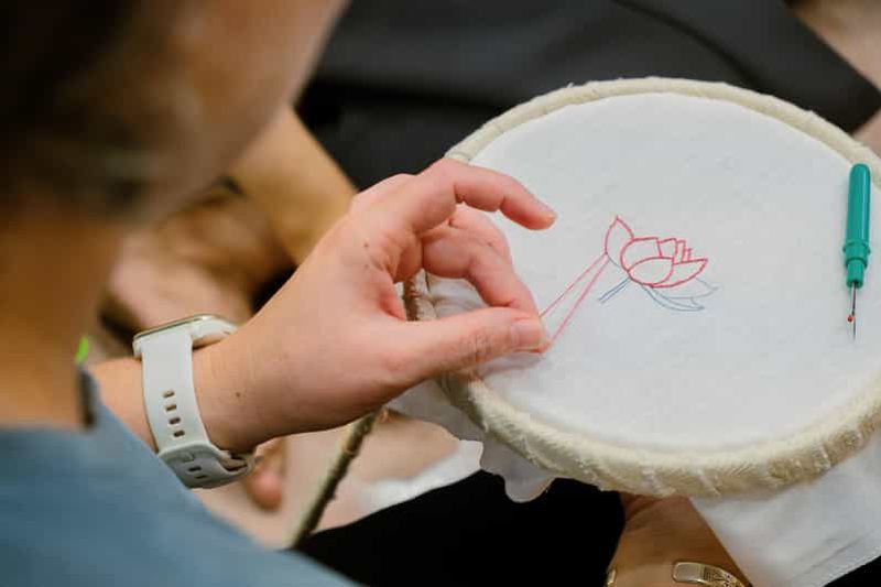 Billet Patrimoine de Hanoï : Atelier de Broderie dans une Maison Ancienne