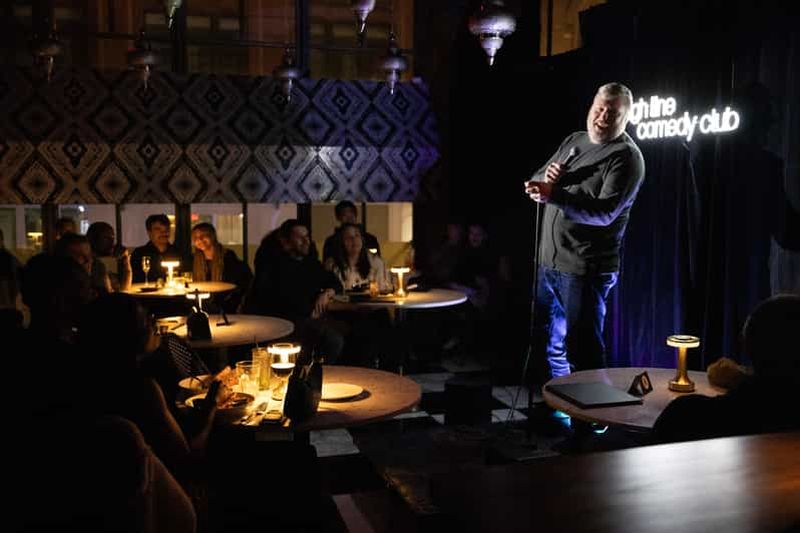 Billet New York : stand-up comedy avec une partie de mini-golf gratuite