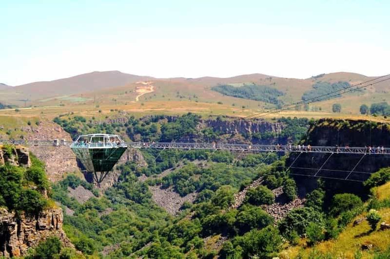 Billet Le canyon de Dashbashi, le village d'Asureti et le monument de Didgori.