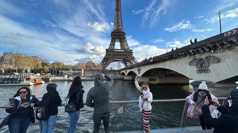 Billet Paris : croisière d'une heure sur la Seine au départ de la tour Eiffel