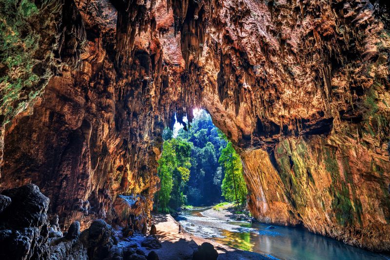 Grottes de Tham Lod