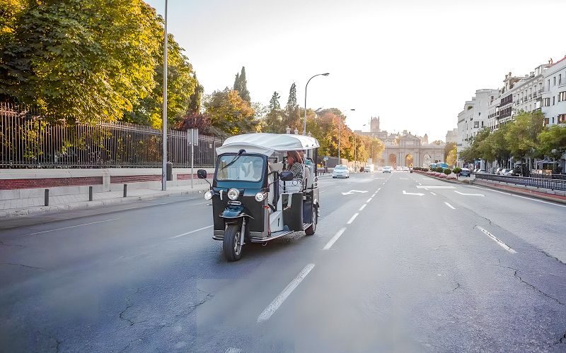 Billet Visite guidée de 3 heures de Madrid en tuk-tuk