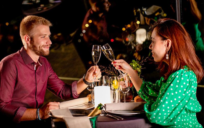 Billet Bateaux Parisiens : Dîner-croisière sur la Seine avec menu français de haute qualité