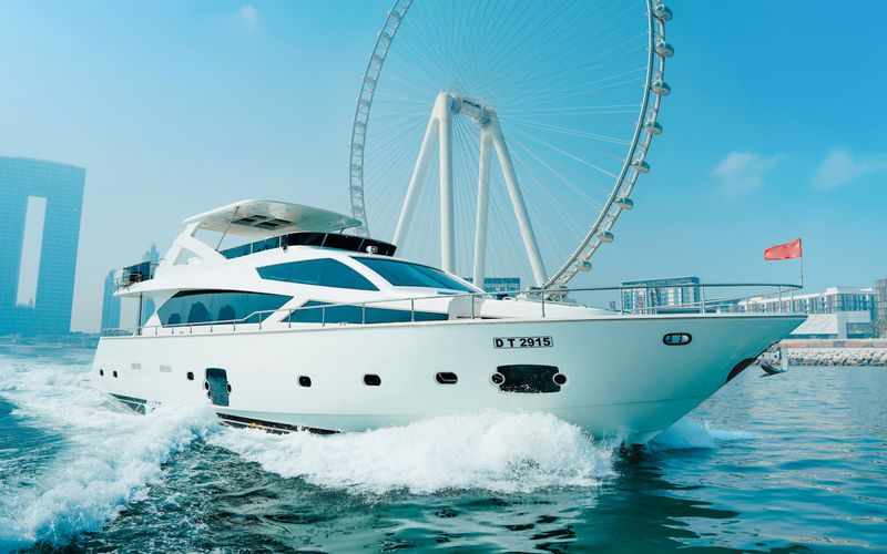 Billet Depuis le port de Dubaï : Tour en bateau de luxe de 2 h avec barbecue en option