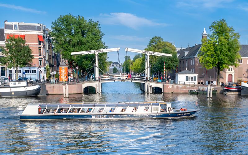 Billet Amsterdam : Croisière de 75 minutes sur les canaux de la ville à bord d'un bateau fermé et chauffé