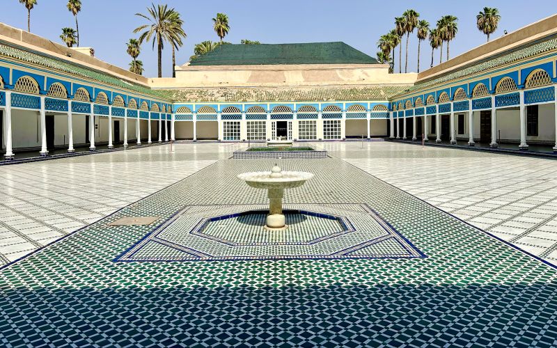 Billet Visite guidée du Palais de la Bahia, des Tombeaux Saadiens, de la Koutoubia et des Souks