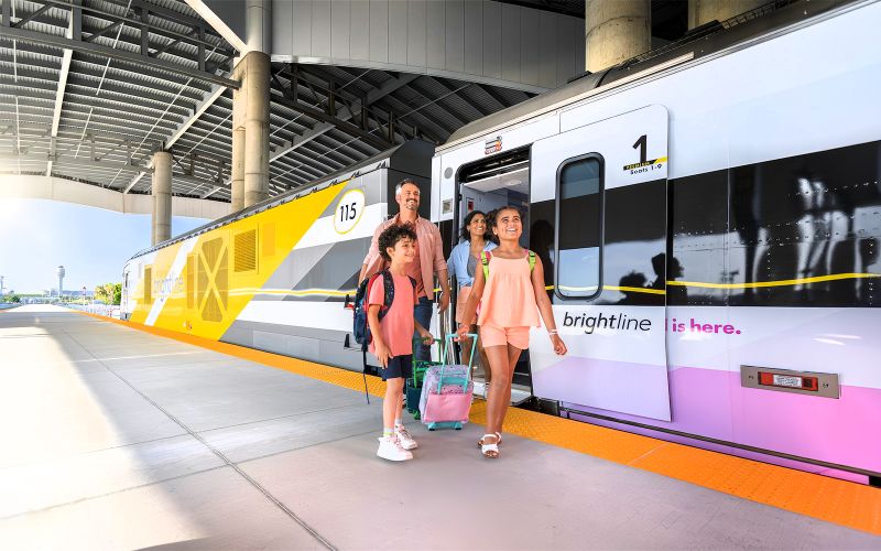 Billet Excursion d'une journée d'Orlando à Miami : Train Brightline aller-retour + bus à toit ouvert à Miami et croisière dans la baie de Biscayne