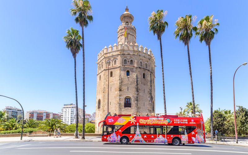 Billet City Sightseeing : Visite en bus Hop-On Hop-Off de Séville avec visites guidées et accès aux musées.