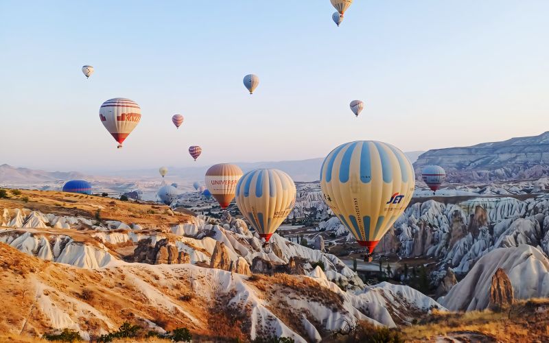 Billet Cappadoce : 1 des 3 vallées en montgolfière au lever du soleil avec petit-déjeuner et navettes
