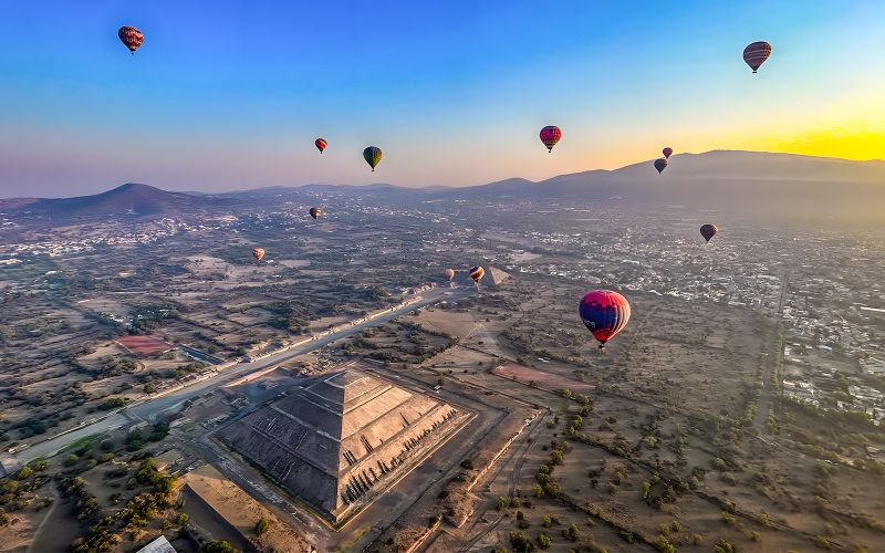 Billet Depuis Mexico : Vol en montgolfière Premium avec visite guidée de Teotihuacán et visite de la basilique