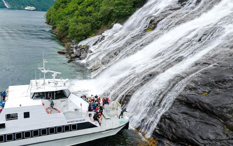 Billet Au départ de Geiranger : Croisière sur le fjord de Geiranger avec halte au village d'Hellesylt