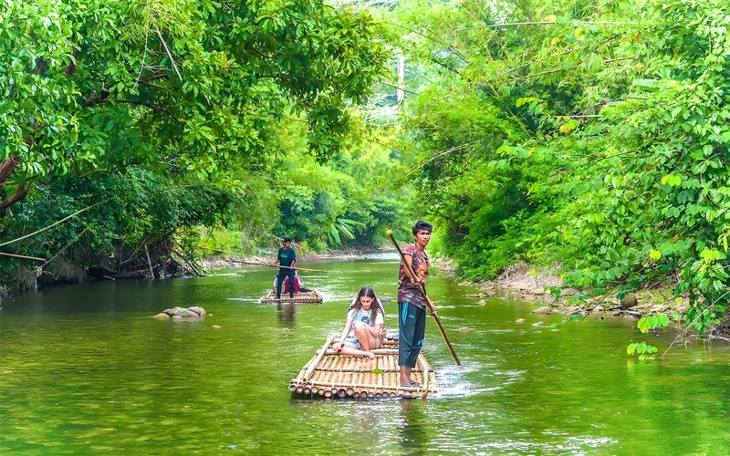 Billet Depuis Phuket : Rafting en bambou, attractions en VTT avec randonnée à dos d'éléphant et baignade
