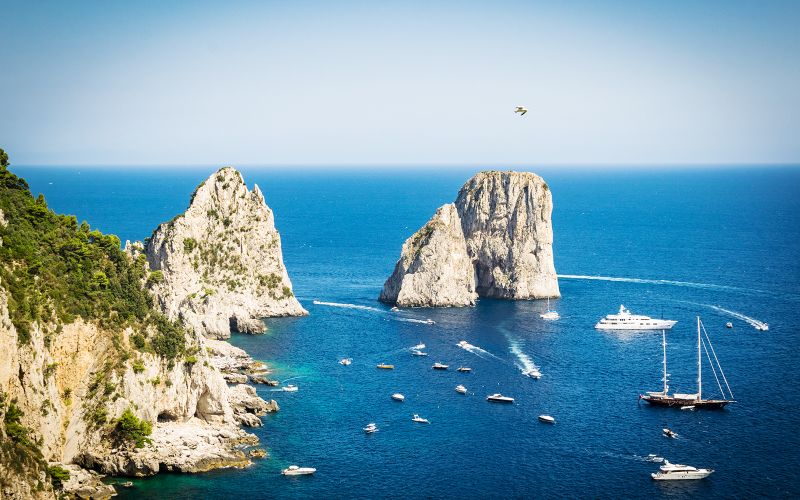 Billet À partir de Sorrente : Visite guidée de Capri et des Grottes Bleues avec navettes aller-retour en bateau