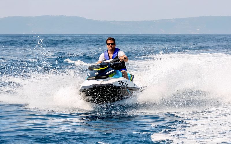 Billet Safari en jet ski à Split avec transfert en bateau rapide et pause plage