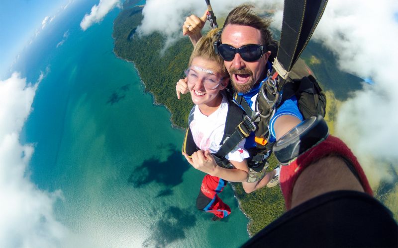 Billet Saut en parachute tandem à Cairns avec transferts