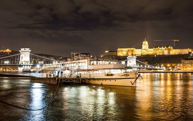 Billet Budapest Croisière nocturne sur le Danube avec musique directe