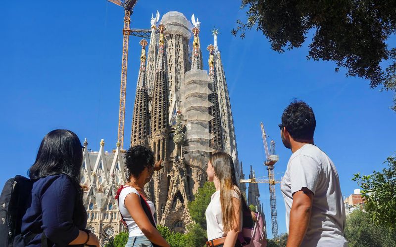 Billet Combo : Visite guidée coupe-file du parc Güell et de la Sagrada Família