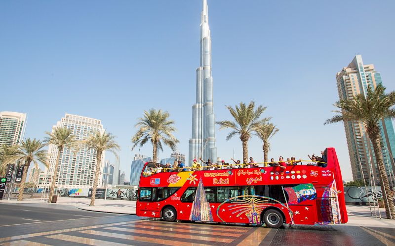 Billet Visite de la ville : Visite de Dubaï en bus Hop-on Hop-off avec billets optionnels pour le Lost World Aquarium et Aquaventure