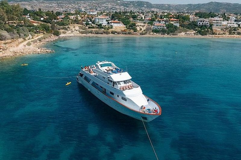 Billet Croisière avec déjeuner et bar ouvert le long de la côte de Paphos