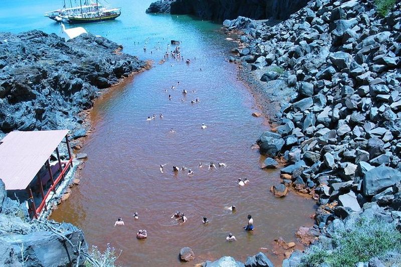 Billet Croisière autour des îles volcaniques et des eaux thermales à Santorin