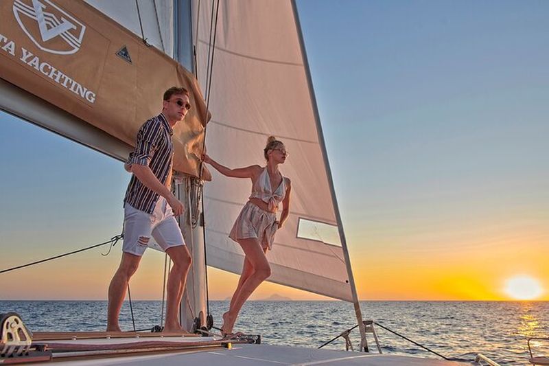 Billet Croisière en catamaran avec barbecue et bar ouvert à Santorin