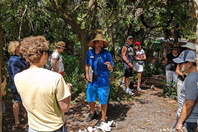 Billet Visite guidée du site archéologique Jungle Prada à Saint-Pétersbourg