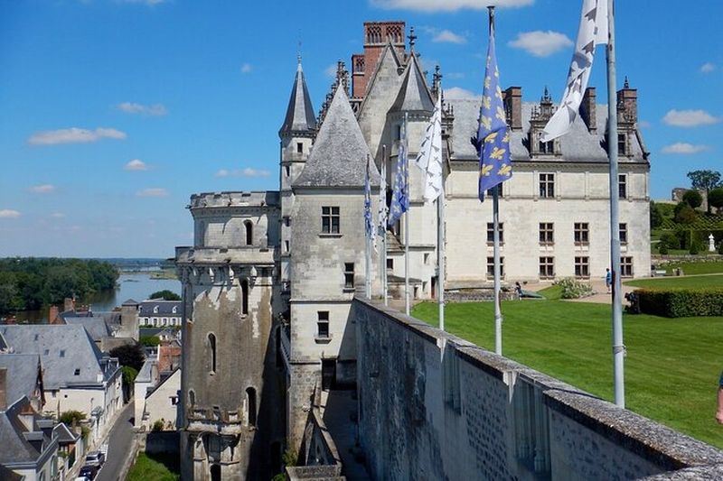 Billet Excursion privée aux Châteaux de la Loire au départ de Paris avec dégustation de vin